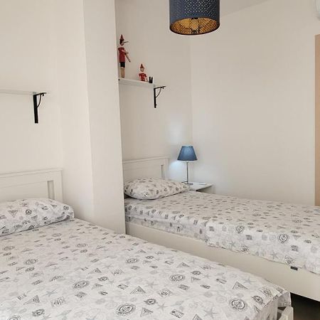 마르틴시쿠로 Seafront And Mountain View Penthouse 아파트 외부 사진