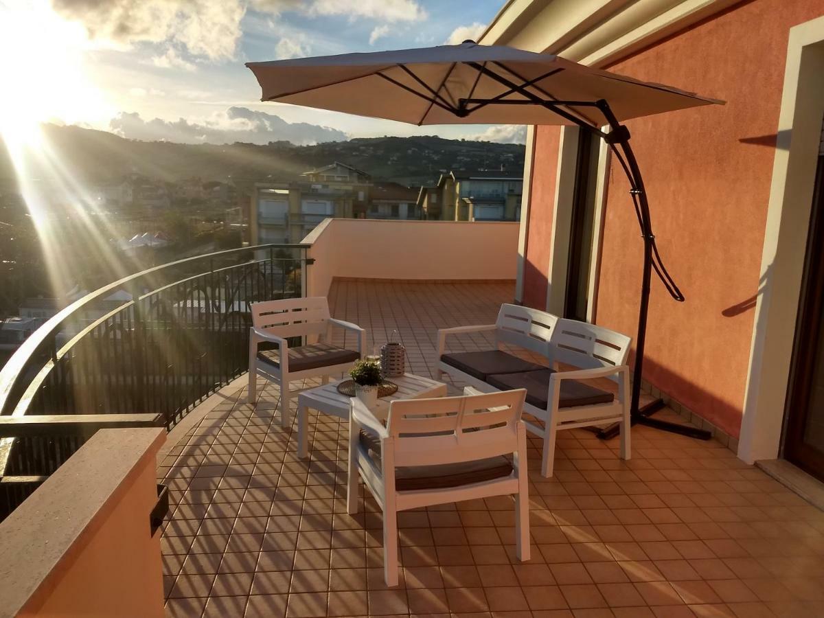 마르틴시쿠로 Seafront And Mountain View Penthouse 아파트 외부 사진