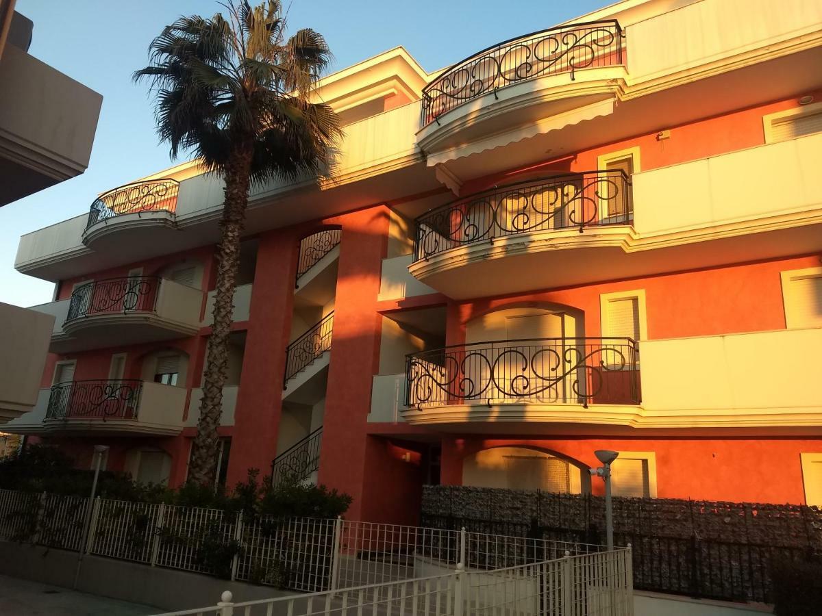 마르틴시쿠로 Seafront And Mountain View Penthouse 아파트 외부 사진